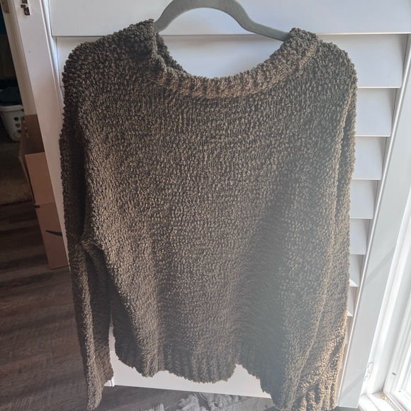 Fuzzy sweater - Picture 2 of 2